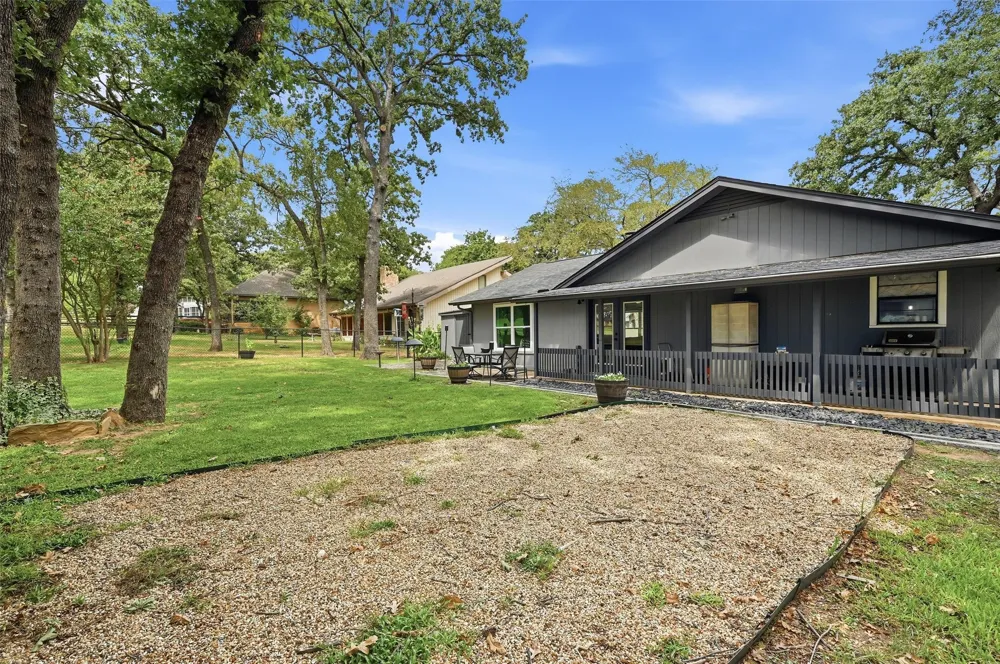 237 Cayuga Trail Lake Kiowa, TX 76240