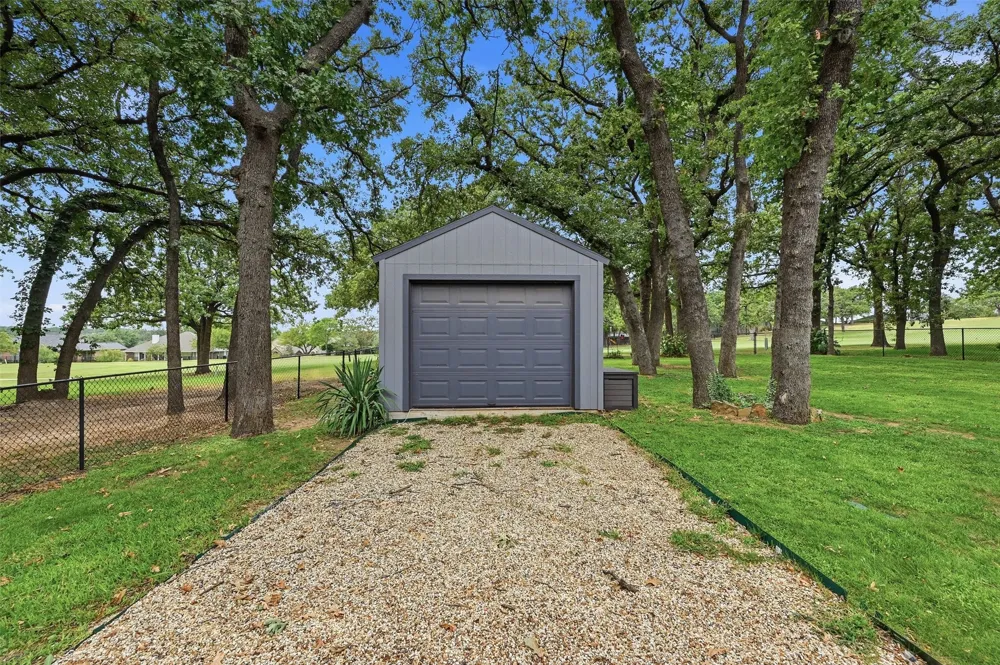 237 Cayuga Trail Lake Kiowa, TX 76240