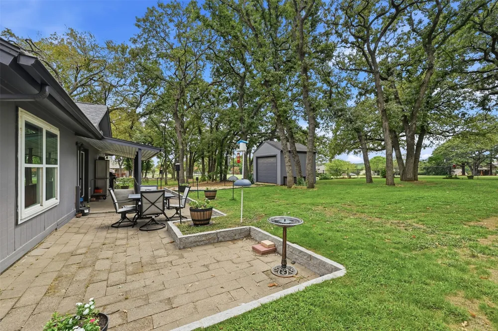 237 Cayuga Trail Lake Kiowa, TX 76240