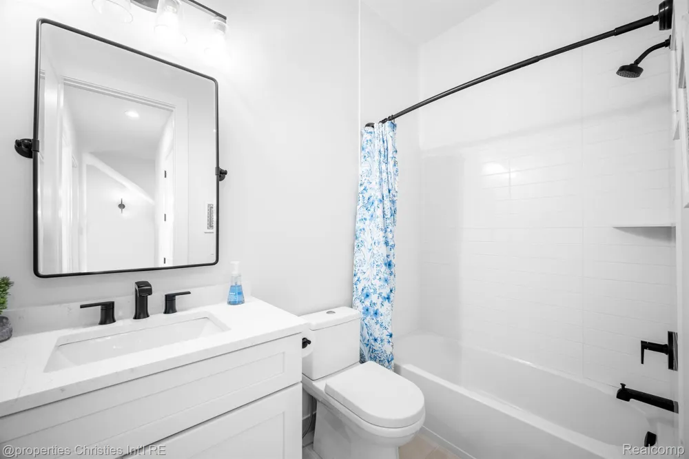 108 CENTER Cove Northville City, MI 48167