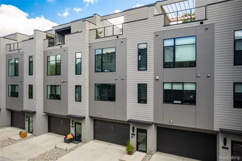108 CENTER Cove