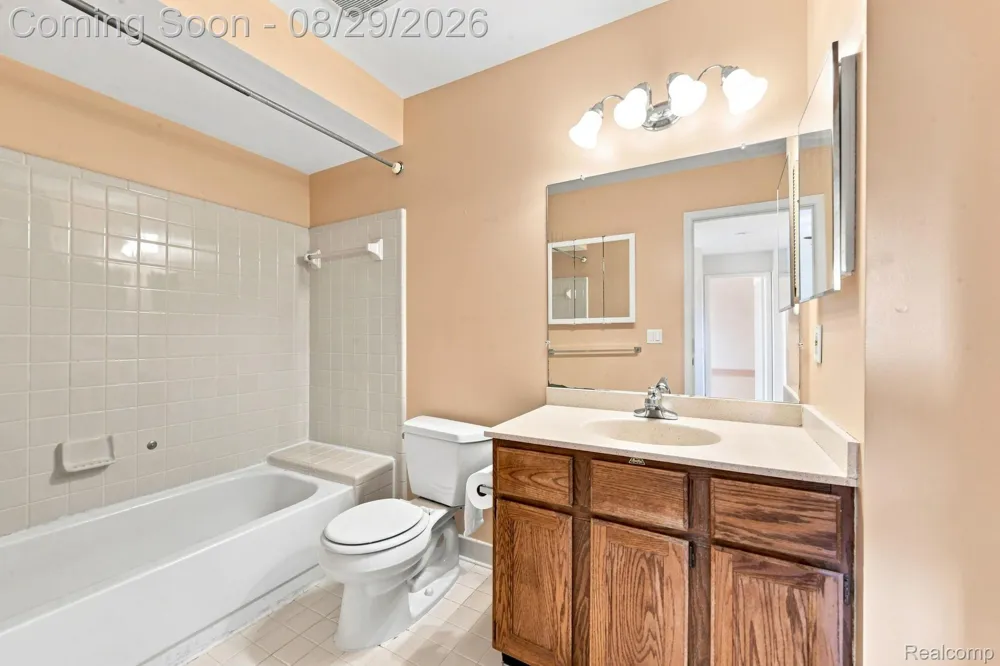 456 Farmridge Court Rochester Hills City, MI 48307
