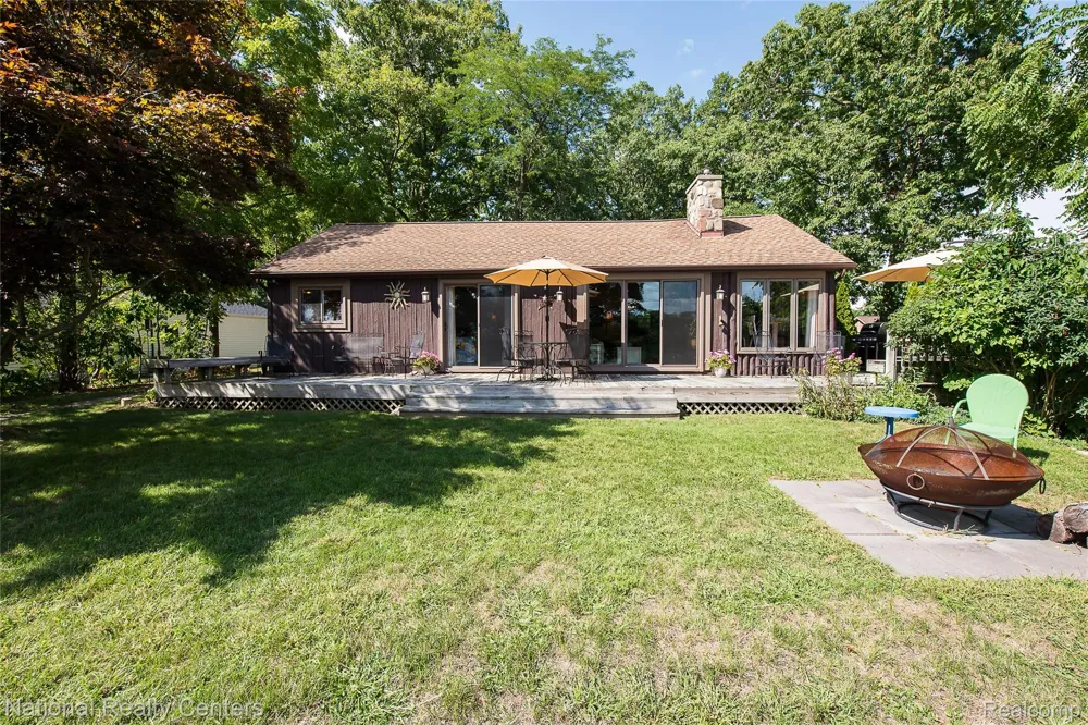 3847 Jackson Boulevard White Lake Charter Township, MI 48383