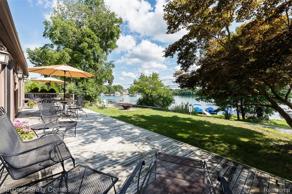 3847 Jackson Boulevard White Lake Charter Township, MI 48383