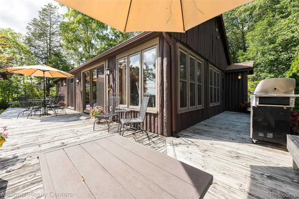 3847 Jackson Boulevard White Lake Charter Township, MI 48383