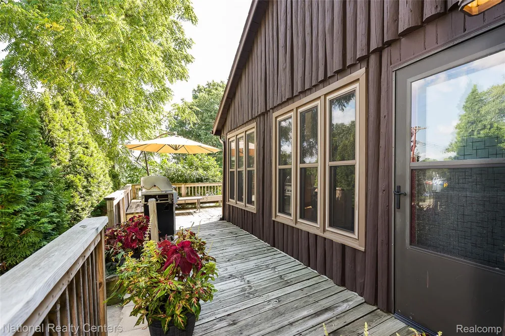 3847 Jackson Boulevard White Lake Charter Township, MI 48383