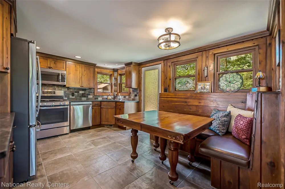 3847 Jackson Boulevard White Lake Charter Township, MI 48383