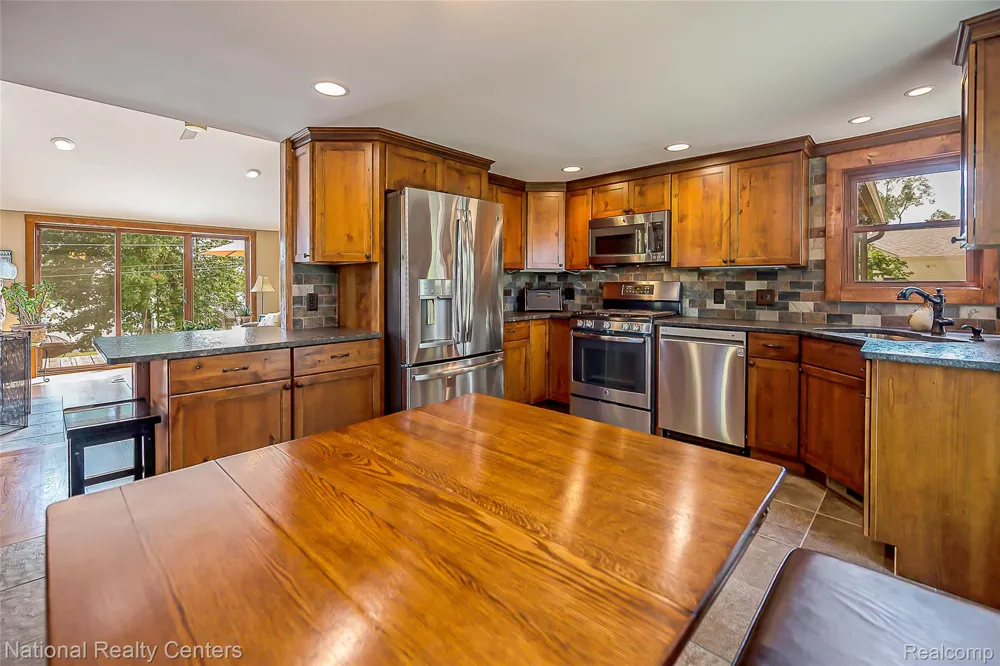 3847 Jackson Boulevard White Lake Charter Township, MI 48383