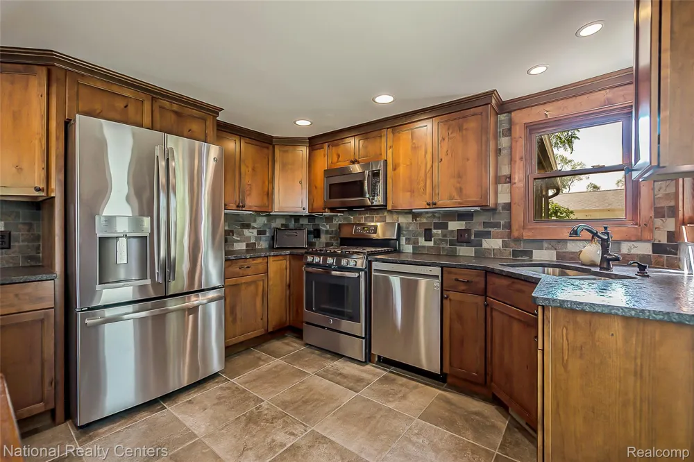 3847 Jackson Boulevard White Lake Charter Township, MI 48383