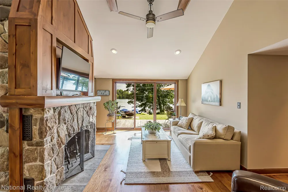 3847 Jackson Boulevard White Lake Charter Township, MI 48383