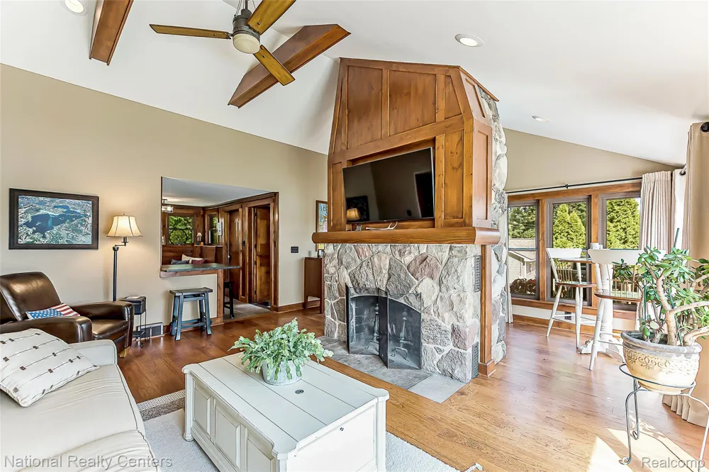 3847 Jackson Boulevard White Lake Charter Township, MI 48383