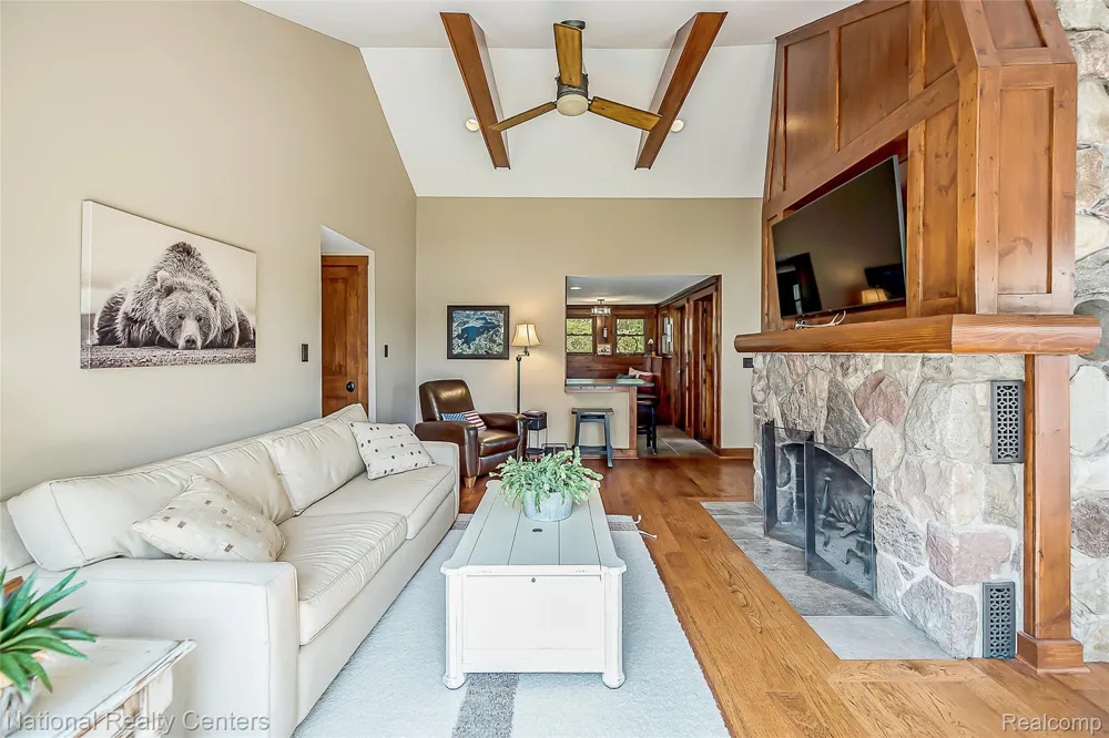 3847 Jackson Boulevard White Lake Charter Township, MI 48383