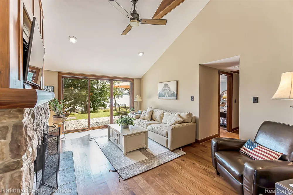 3847 Jackson Boulevard White Lake Charter Township, MI 48383