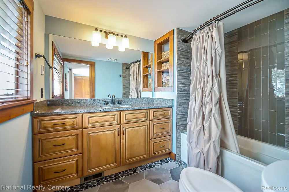 3847 Jackson Boulevard White Lake Charter Township, MI 48383