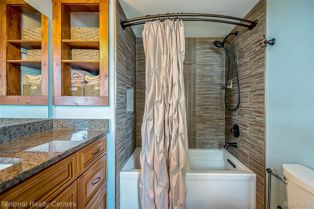 3847 Jackson Boulevard White Lake Charter Township, MI 48383