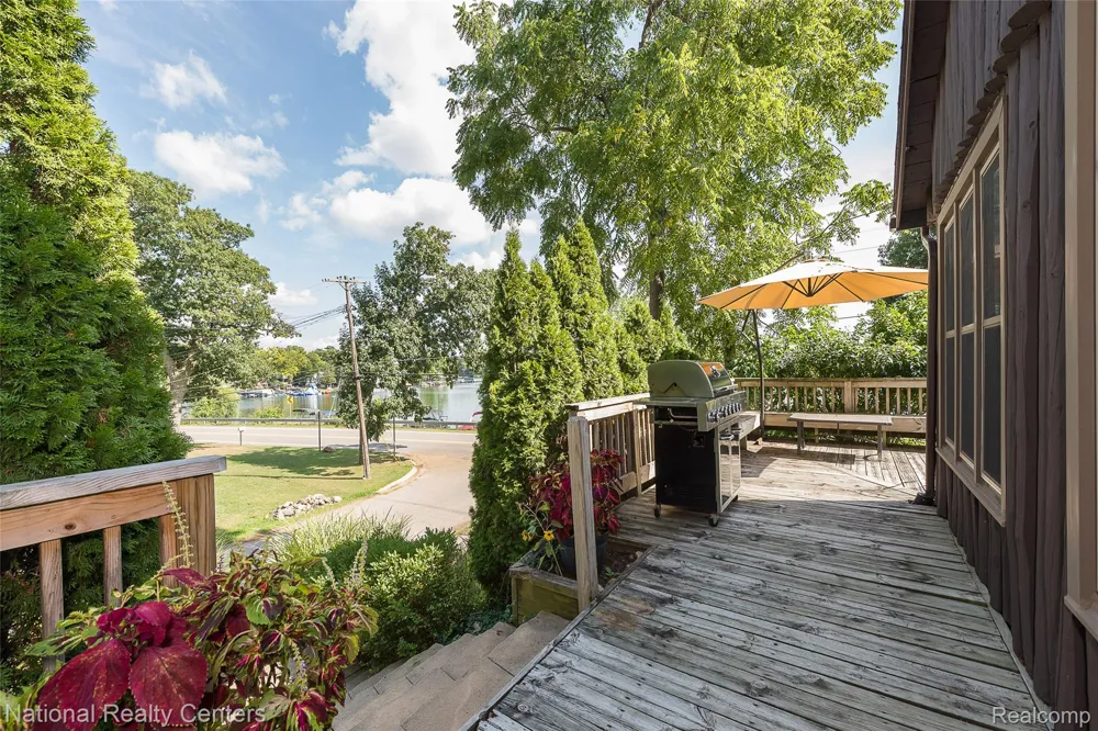 3847 Jackson Boulevard White Lake Charter Township, MI 48383