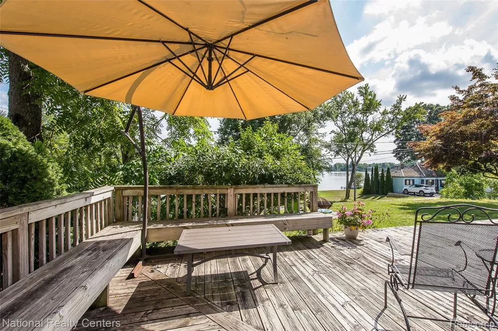 3847 Jackson Boulevard White Lake Charter Township, MI 48383