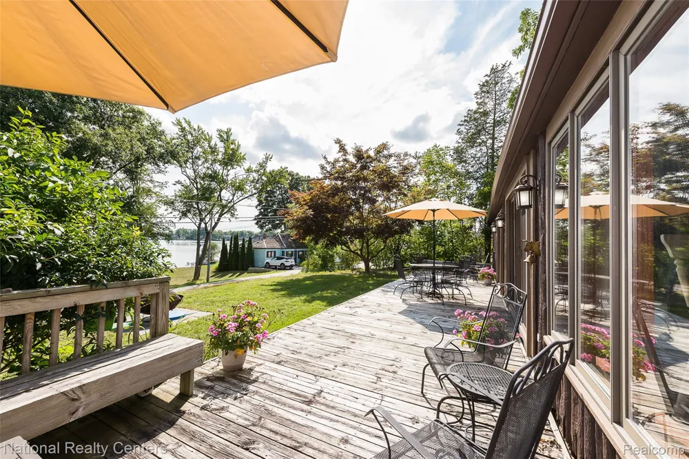 3847 Jackson Boulevard White Lake Charter Township, MI 48383