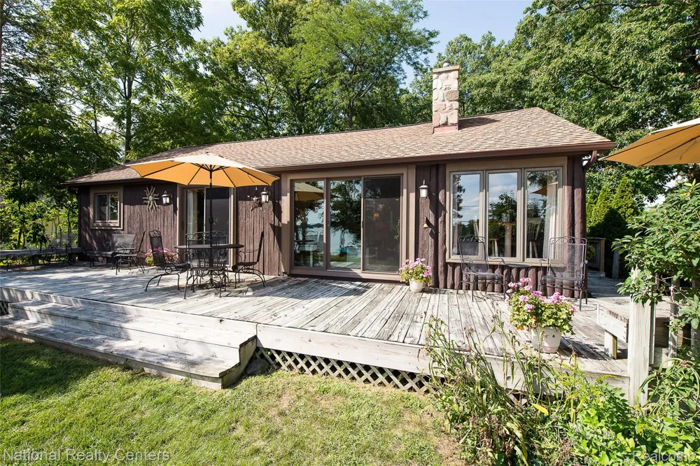 3847 Jackson Boulevard White Lake Charter Township, MI 48383