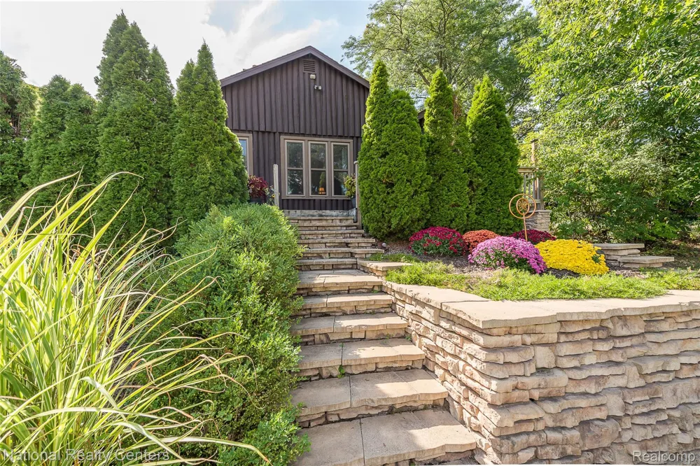 3847 Jackson Boulevard White Lake Charter Township, MI 48383