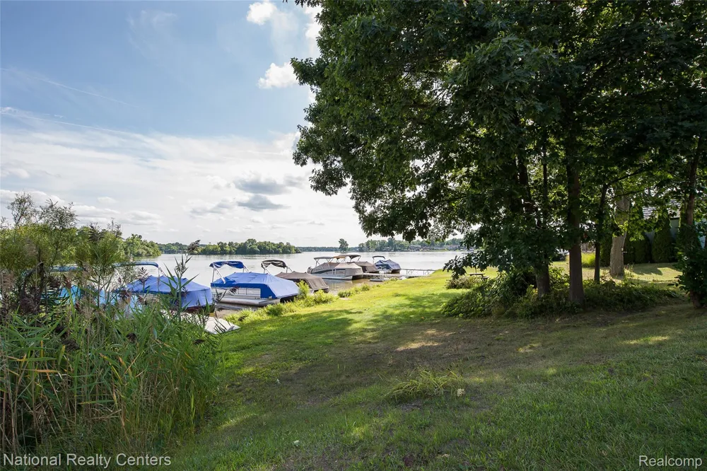 3847 Jackson Boulevard White Lake Charter Township, MI 48383