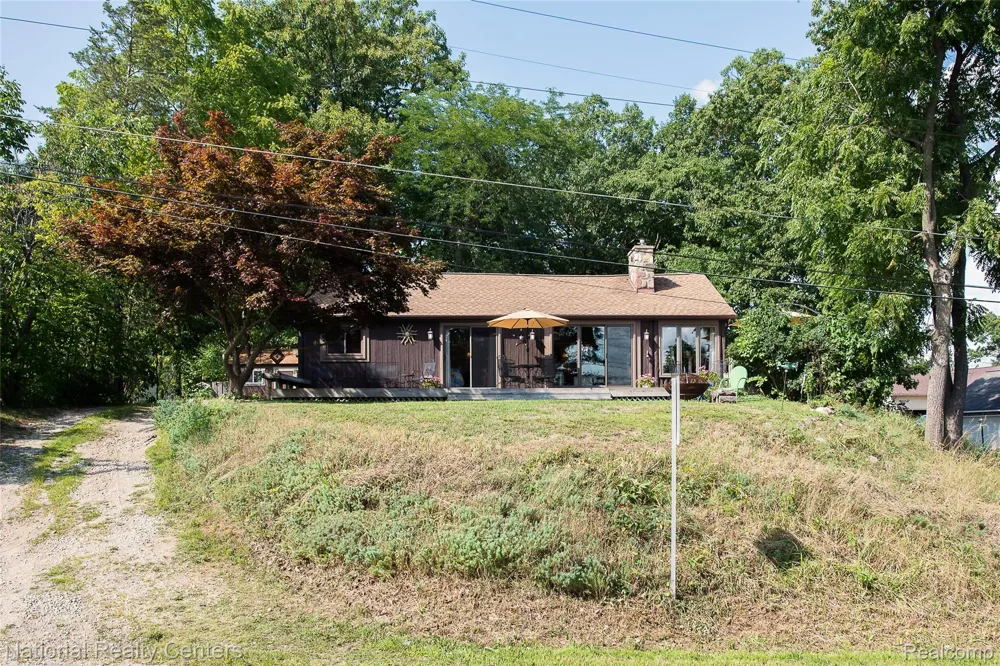 3847 Jackson Boulevard White Lake Charter Township, MI 48383