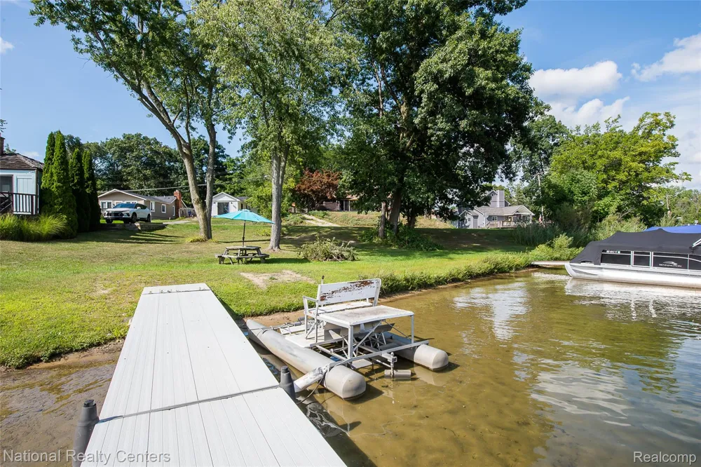 3847 Jackson Boulevard White Lake Charter Township, MI 48383