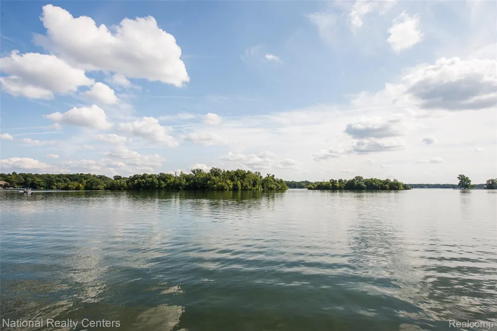 3847 Jackson Boulevard White Lake Charter Township, MI 48383