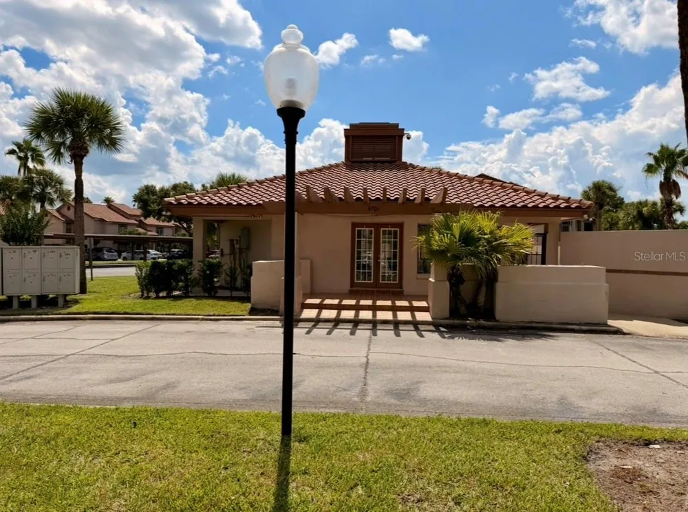 4607 GATE PLACE #202 Orlando, FL 32811