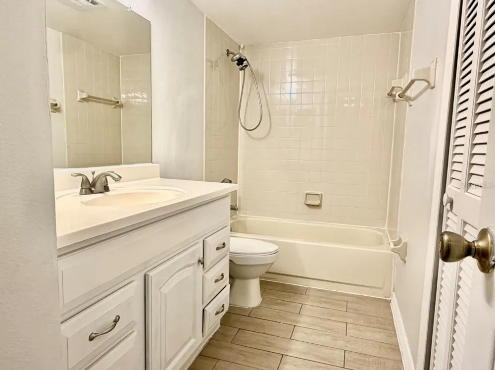 4607 GATE PLACE #202 Orlando, FL 32811