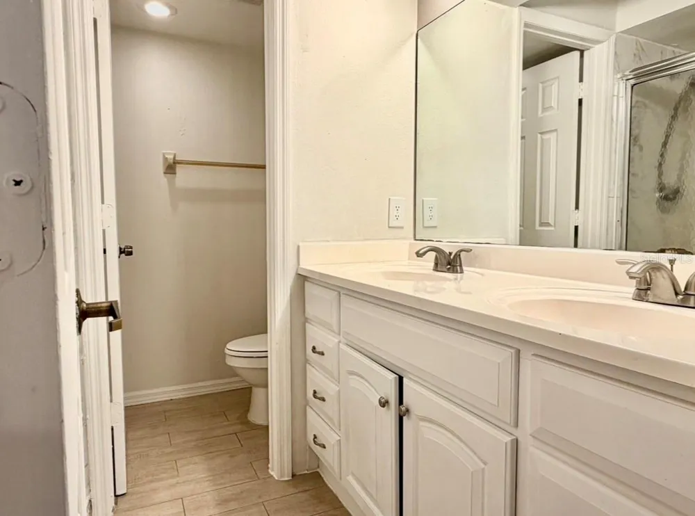 4607 GATE PLACE #202 Orlando, FL 32811