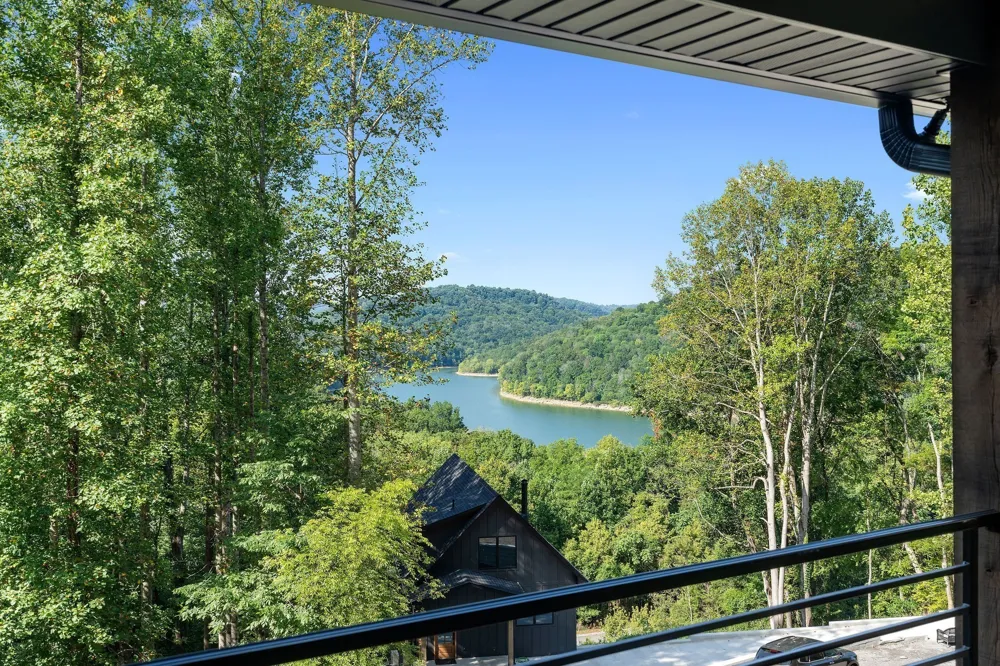 2405 Shoreside Dr Smithville, TN 37166