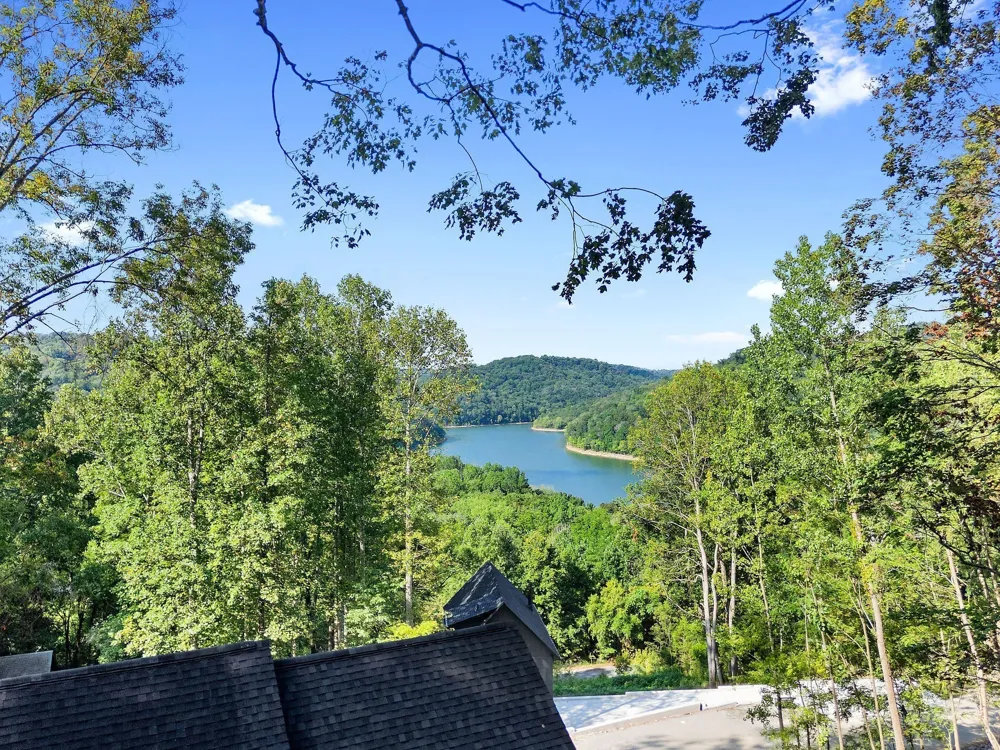 2405 Shoreside Dr Smithville, TN 37166