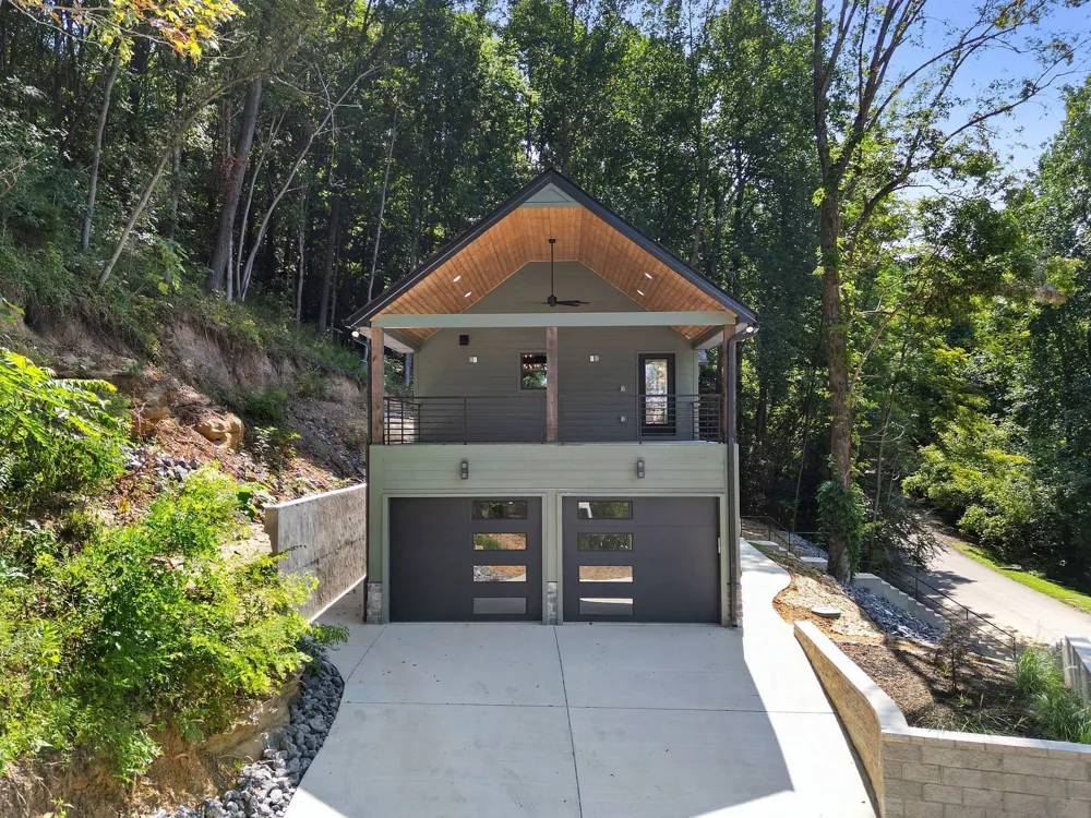 2405 Shoreside Dr Smithville, TN 37166