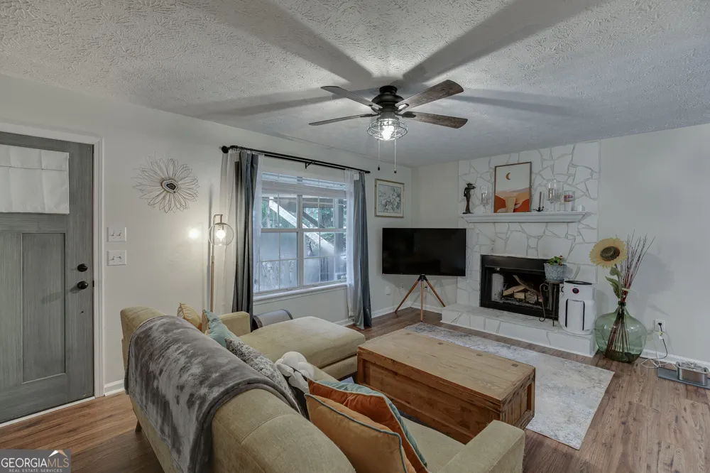 9420 Manor LN Gainesville, GA 30506
