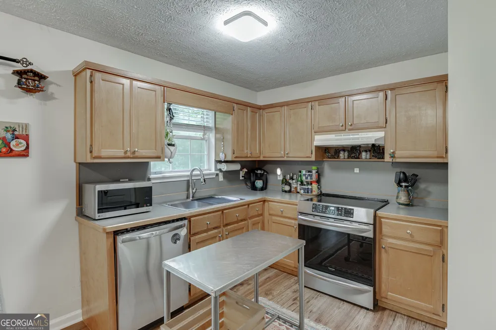 9420 Manor LN Gainesville, GA 30506