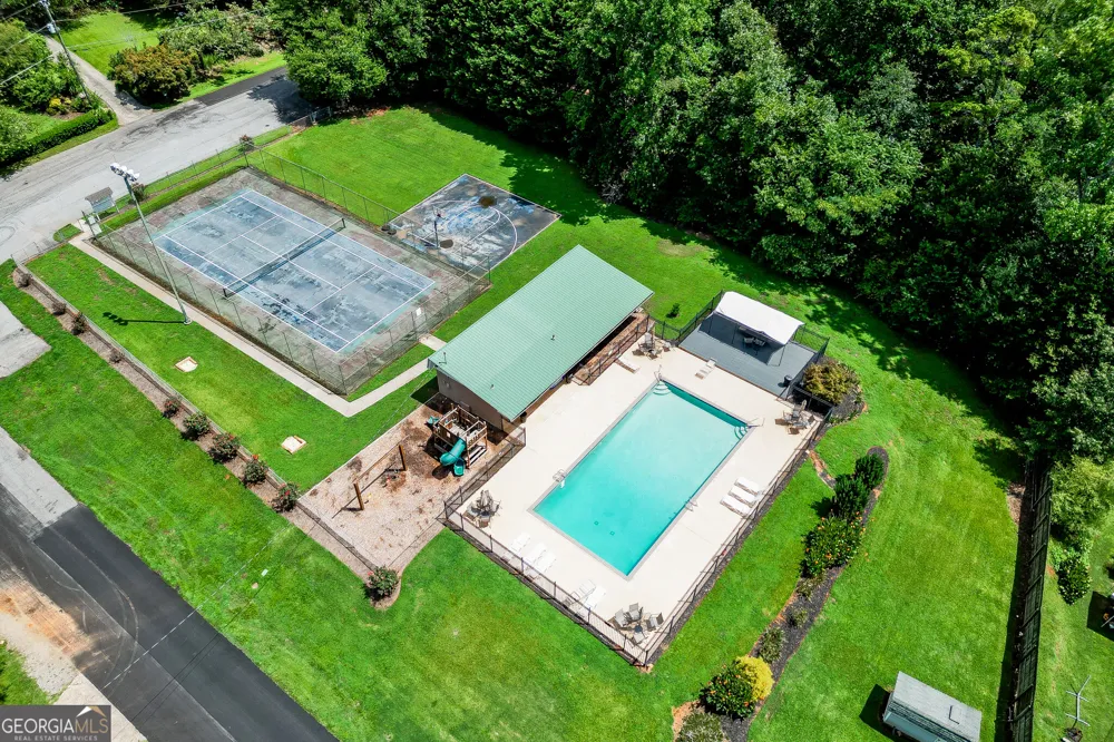 9420 Manor LN Gainesville, GA 30506