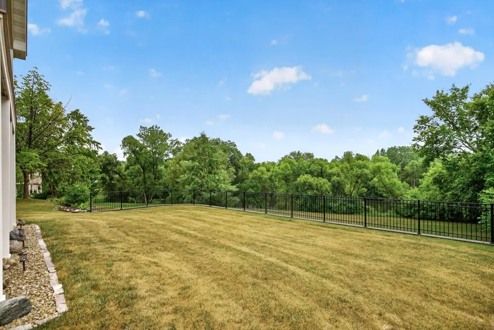 8939 Heatherton Ridge Drive Savage, MN 55378