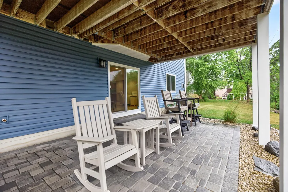 8939 Heatherton Ridge Drive Savage, MN 55378