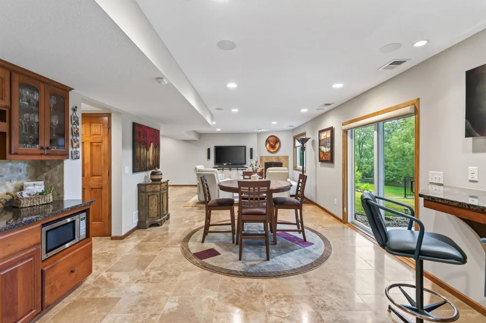 8939 Heatherton Ridge Drive Savage, MN 55378
