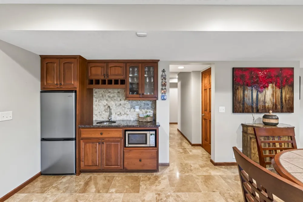 8939 Heatherton Ridge Drive Savage, MN 55378