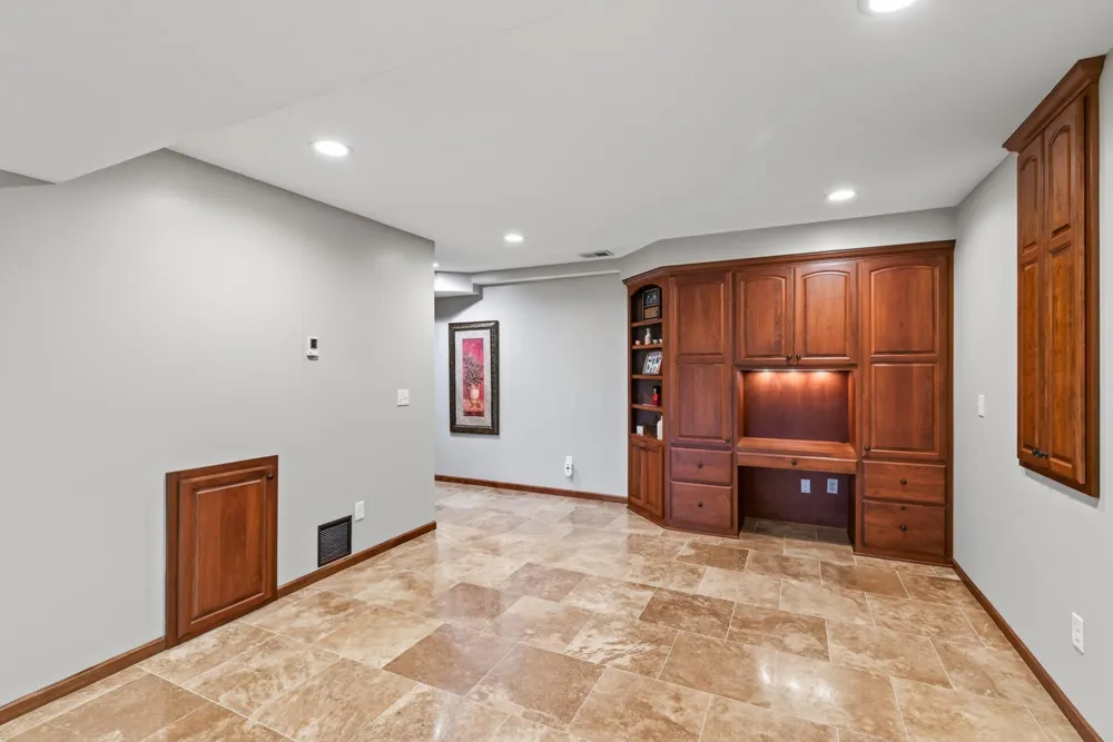 8939 Heatherton Ridge Drive Savage, MN 55378