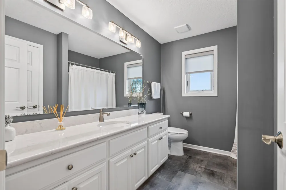 8939 Heatherton Ridge Drive Savage, MN 55378