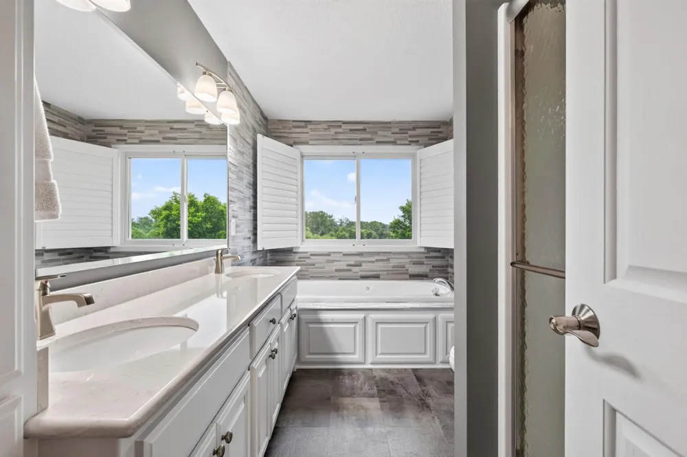 8939 Heatherton Ridge Drive Savage, MN 55378