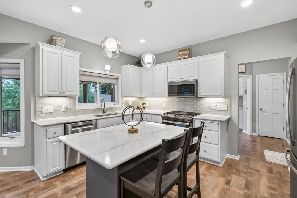 8939 Heatherton Ridge Drive Savage, MN 55378