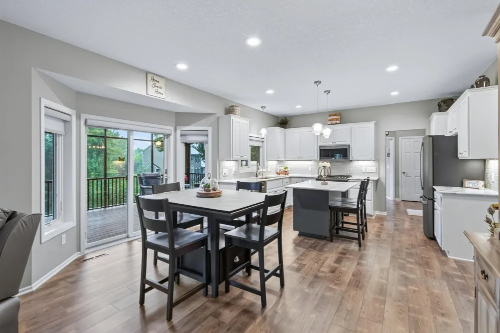 8939 Heatherton Ridge Drive Savage, MN 55378