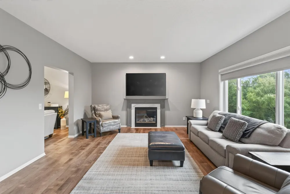 8939 Heatherton Ridge Drive Savage, MN 55378