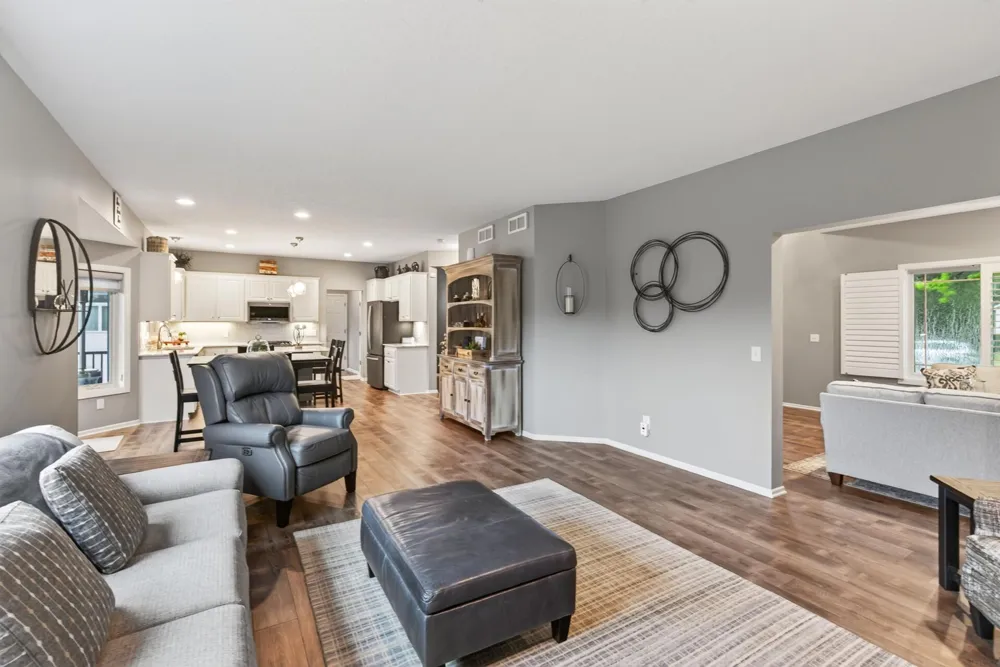8939 Heatherton Ridge Drive Savage, MN 55378