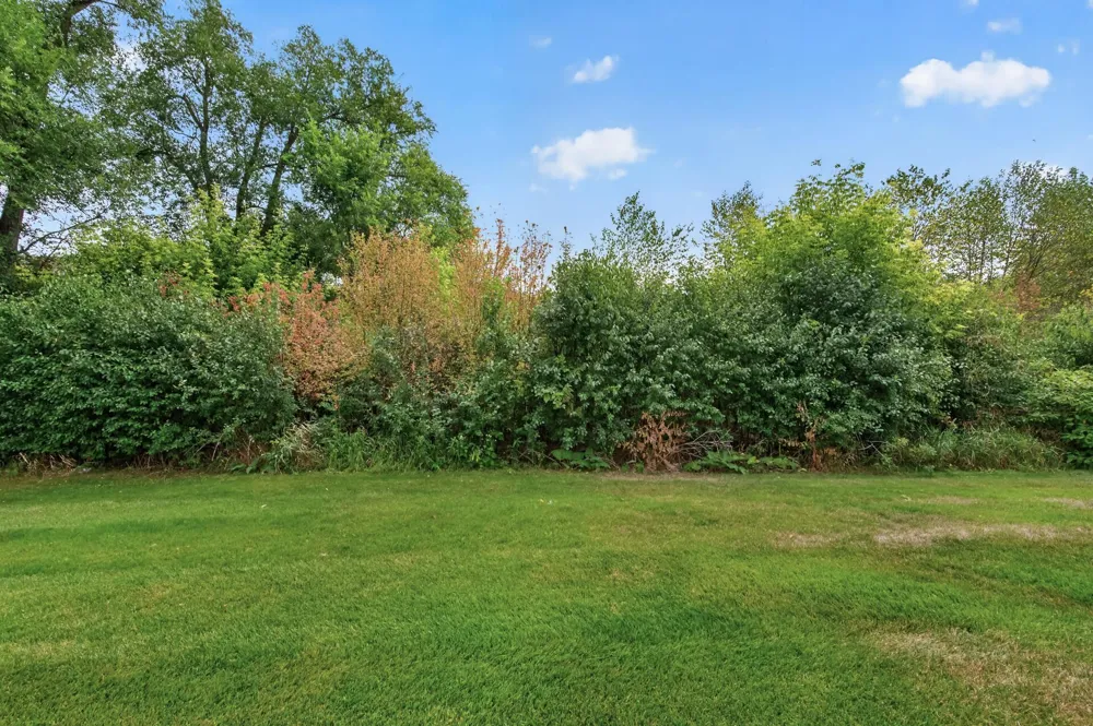 677 Lake Ridge Drive Woodbury, MN 55129