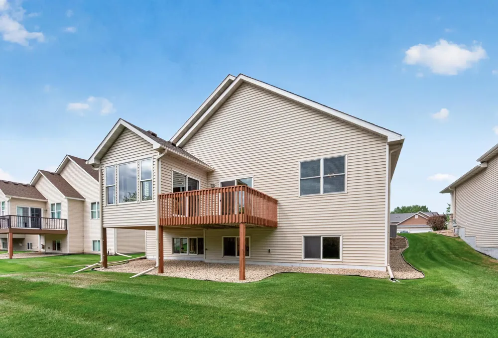 677 Lake Ridge Drive Woodbury, MN 55129